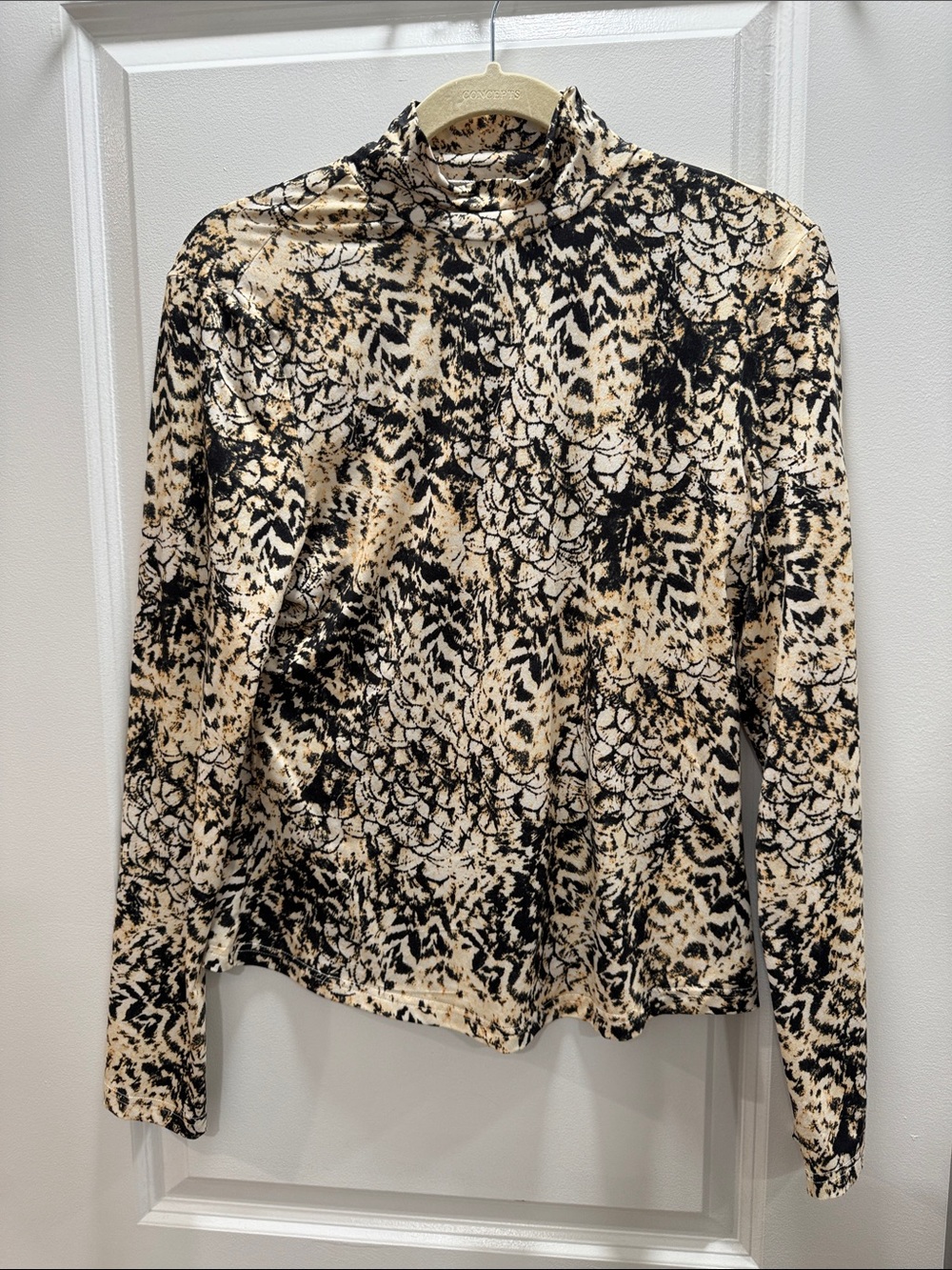 MOTF Black and Cream Mock Neck Long Sleeve Top